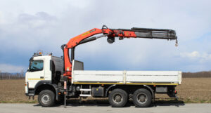 auto s hydraulickou rukou